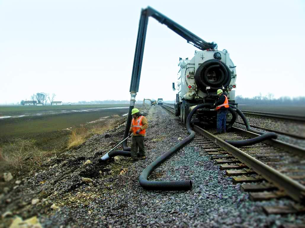 Waste disposal by vacuum truck operating along rail tracks